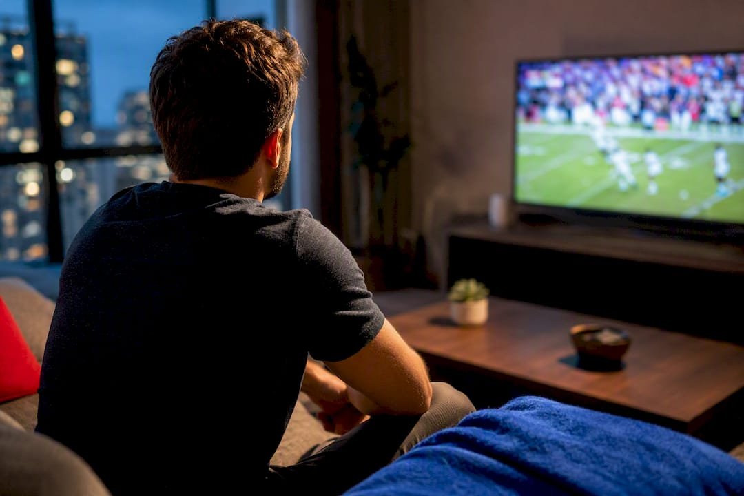Fan watching live sports through streaming